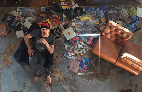 В детстве Дима ухаживал за пластинками &ndash; мыл и сушил на батарее, удивляясь, что они плавятся