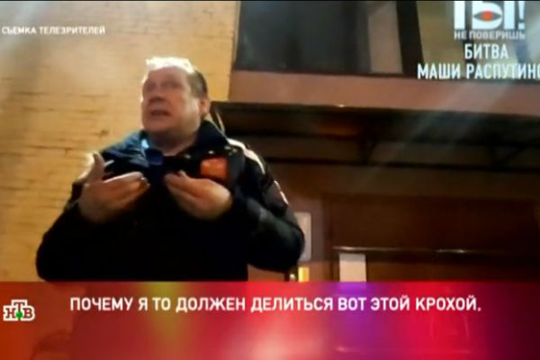 Алексей занимается продажей музыкальной аппаратуры Алексей занимается продажей музыкальной аппаратуры