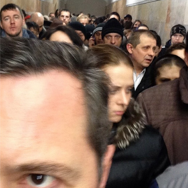 Селфи в метро - новый звездный тренд? Селфи в метро - новый звездный тренд?