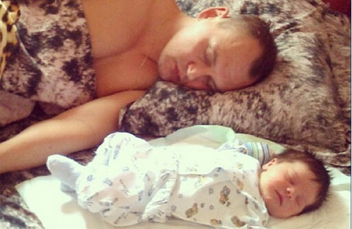 «Спим с Ваней», - подписал снимок Меньщиков «Спим с Ваней», - подписал снимок Меньщиков