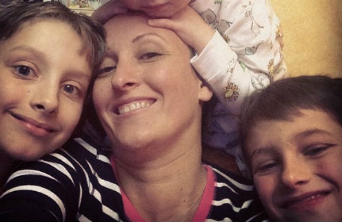 Амина Зарипова с сыновьями Арсением и Афанасием Амина Зарипова с сыновьями Арсением и Афанасием