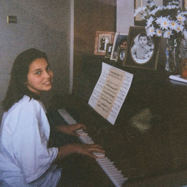 Алсу занимается, снимок 1995 года Алсу занимается, снимок 1995 года