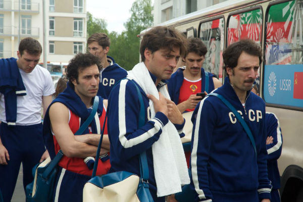 Создатели фильма постарались найти актеров, похожих на советских чемпионов Создатели фильма постарались найти актеров, похожих на советских чемпионов