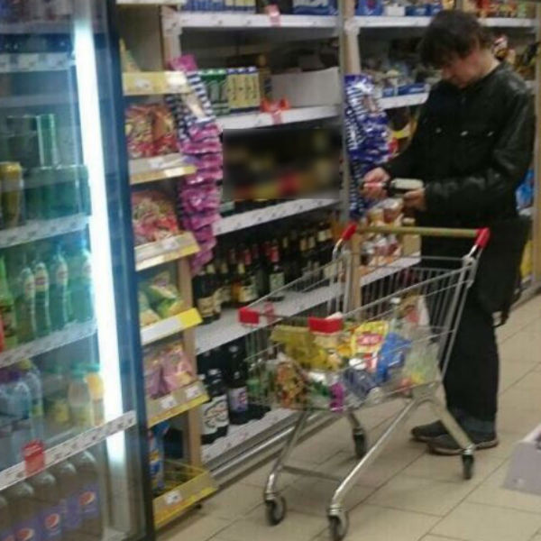 Наталья Штурм заметила Евгения с бутылкой в руках Наталья Штурм заметила Евгения с бутылкой в руках