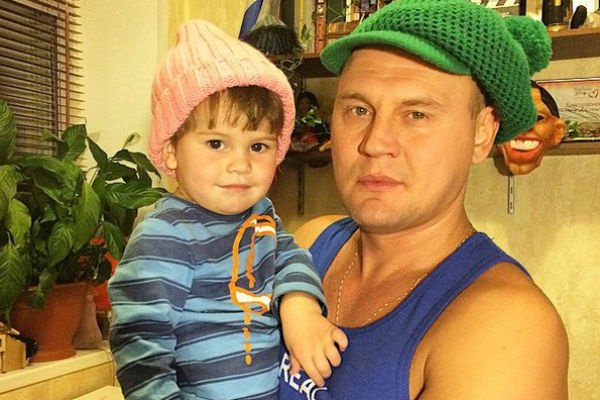 Маленький Ваня порой становится свидетелем ссор родителей Маленький Ваня порой становится свидетелем ссор родителей