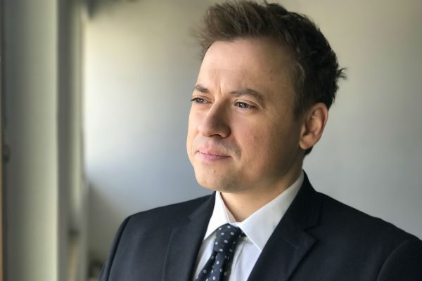 Актер признавался, что очень счастлив в новых отношениях Актер признавался, что очень счастлив в новых отношениях