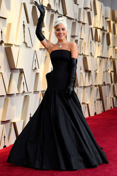 Леди Гага выбрала для церемонии шикарное платье и ожерелье стоимостью в 30 миллионов долларов