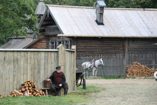 Сибирское село, в котором жил Распутин, возвели в Новгороде Сибирское село, в котором жил Распутин, возвели в Новгороде