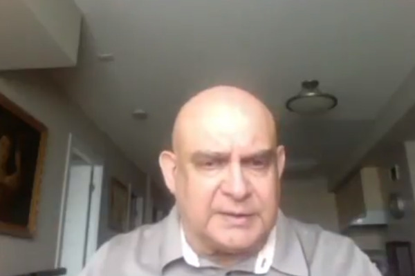 Эммануил Коган хочет разобраться в деле, но не думает принимать в этом активное участие Эммануил Коган хочет разобраться в деле, но не думает принимать в этом активное участие