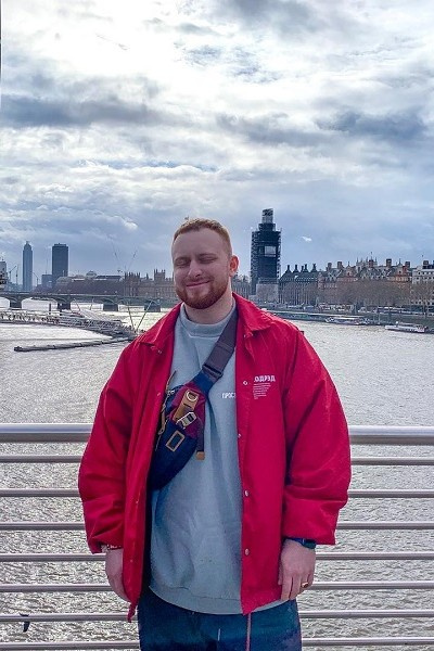 Алексея Свика узнали на фото Ольги Бузовой по одежде Алексея Свика узнали на фото Ольги Бузовой по одежде