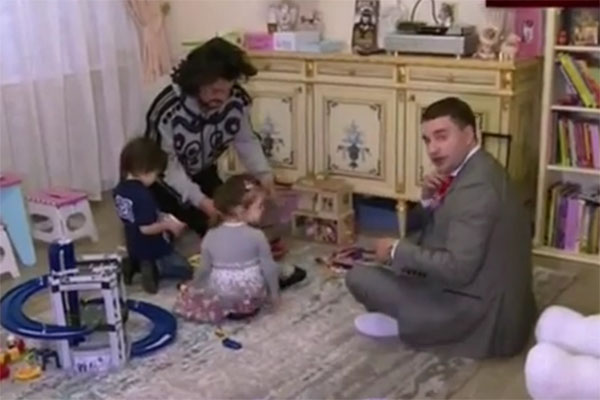 Филипп Киркоров обожает возиться со своими детьми