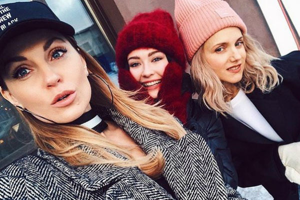Савельева поет в группе «Фабрика» с ее основания Савельева поет в группе «Фабрика» с ее основания
