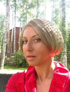Поклонники Алики Смеховой признали, что актриса - прирожденная брюнетка Поклонники Алики Смеховой признали, что актриса - прирожденная брюнетка