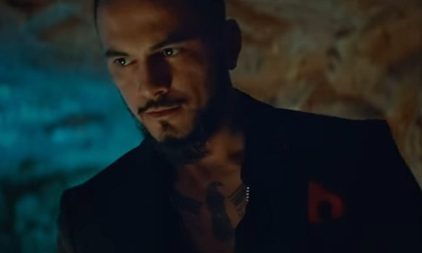 Натан в клипе «Пахнет сексом» Натан в клипе «Пахнет сексом»