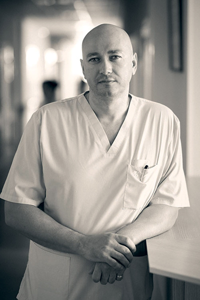 Сергей Чукарев стал врачом, он не любит вспоминать былое и даже не ходит на встречи выпускников Сергей Чукарев стал врачом, он не любит вспоминать былое и даже не ходит на встречи выпускников