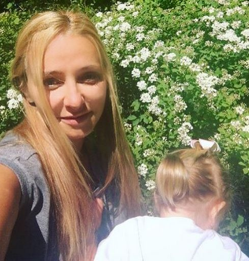 Татьяна Навка с младшей дочерью Надей Татьяна Навка с младшей дочерью Надей