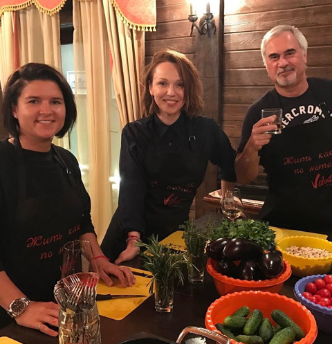 Альбина Джанабаева и Валерий Меладзе приняли участие в кулинарном мастер-классе