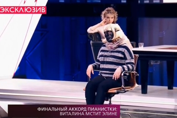 Администратор спрятала лицо, чтобы избежать мести Элины Администратор спрятала лицо, чтобы избежать мести Элины