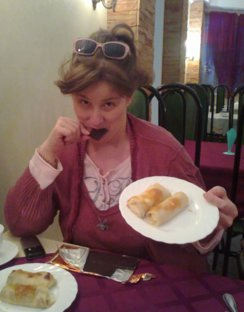 "В Брянске на ужин нам предложили блинчики с мясом, но я предпочла шоколад" "В Брянске на ужин нам предложили блинчики с мясом, но я предпочла шоколад"