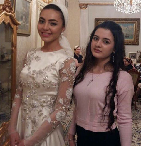 Невеста Хадижа предстала в скромном наряде Невеста Хадижа предстала в скромном наряде
