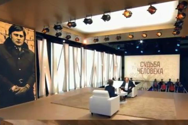 Отец актера умер от саркомы. Отец актера умер от саркомы.