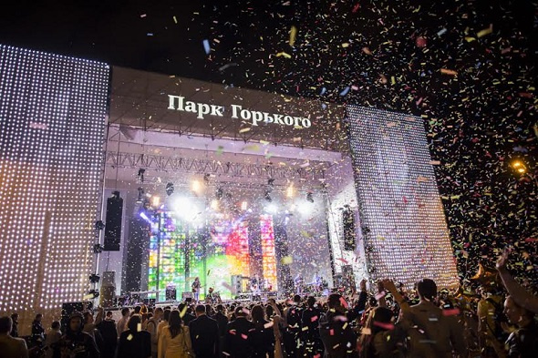 Сцена в Парке Горького Сцена в Парке Горького