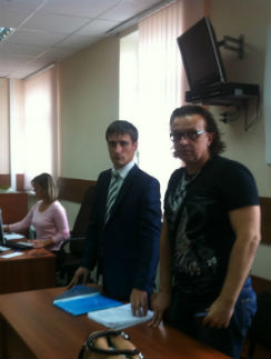 Роман Жуков и его адвокат перед началом слушания Роман Жуков и его адвокат перед началом слушания