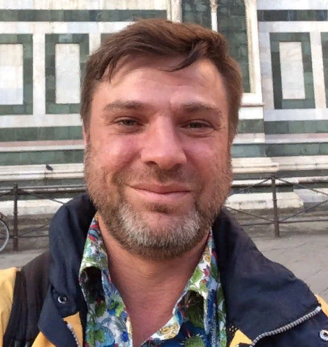 Дмитрий узнал, что в данное время его супруга с сыном находятся в Латвии Дмитрий узнал, что в данное время его супруга с сыном находятся в Латвии