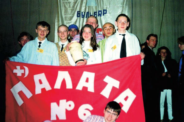 В старших классах Елка выступала в КВН за ужгородскую команду "Палата №6" В старших классах Елка выступала в КВН за ужгородскую команду "Палата №6"