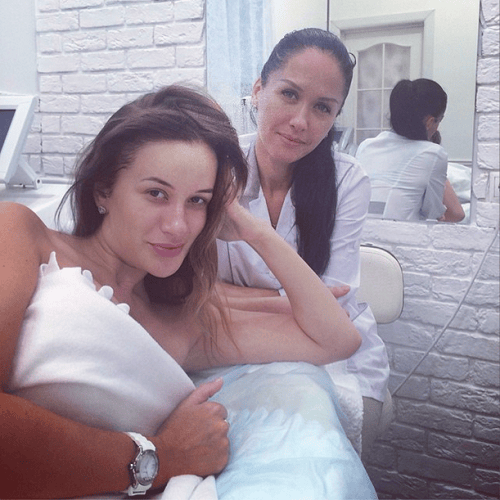 Продолжаю повесть о красоте! Девочки,одна из моих фей Влада из салона красоты Hello Beauty @salon_hellobeauty, ее волшебные руки творят чудеса! Была у Влады на неинвазивной терапии карбокси! Результат - неотразимая кожа лица и великолепное настроение: карбокси стимулирует внутритканевое дыхание за счет инъекции CO2, а это снимает с кожи стресс и усталость, улучшает текстуру и качеству кожи, снимает отечность, лифтинг и разглаживание морщин, Эффекты можно перечислять бесконечно.А когда это все дополняет авторский массаж руками Влады Продолжаю повесть о красоте! Девочки,одна из моих фей Влада из салона красоты Hello Beauty @salon_hellobeauty, ее волшебные руки творят чудеса! Была у Влады на неинвазивной терапии карбокси! Результат - неотразимая кожа лица и великолепное настроение: карбокси стимулирует внутритканевое дыхание за счет инъекции CO2, а это снимает с кожи стресс и усталость, улучшает текстуру и качеству кожи, снимает отечность, лифтинг и разглаживание морщин, Эффекты можно перечислять бесконечно.А когда это все дополняет авторский массаж руками Влады