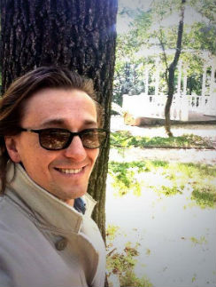 Актор давно мечтал собрать любителей поэзии Есенина Актор давно мечтал собрать любителей поэзии Есенина