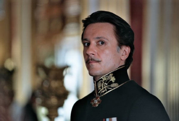 Олег Меньшиков в ленте "Статский советник", 2005 год Олег Меньшиков в ленте "Статский советник", 2005 год