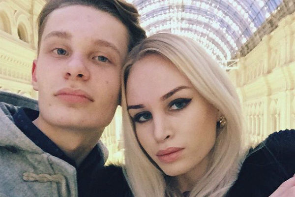 Лиза Левен подписала это фото «Вновь воссоединились» Лиза Левен подписала это фото «Вновь воссоединились»