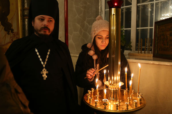 Участники отстояли всю службу до конца Участники отстояли всю службу до конца