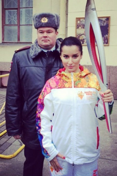 Тина и полицейский Тина и полицейский