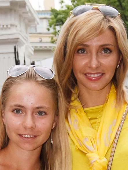 Татьяна Навка с дочкой Сашей Татьяна Навка с дочкой Сашей