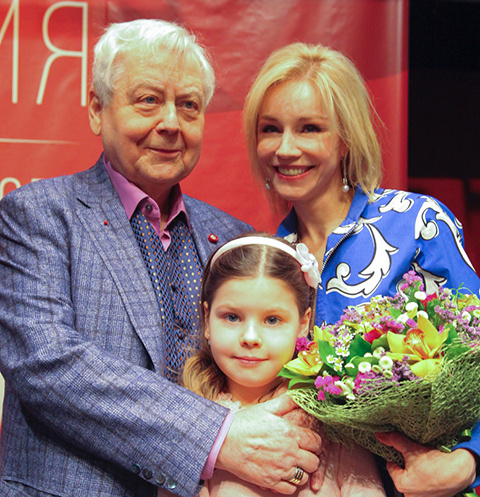 Олег Табаков, Марина Зудина и их дочка Маша Олег Табаков, Марина Зудина и их дочка Маша
