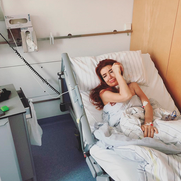 Последняя операция наконец помогла Николь избавиться от трубки в горле Последняя операция наконец помогла Николь избавиться от трубки в горле