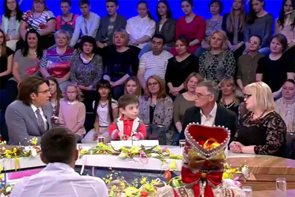 Данил Плужников и его родители в студии программы «Сегодня вечером» Данил Плужников и его родители в студии программы «Сегодня вечером»