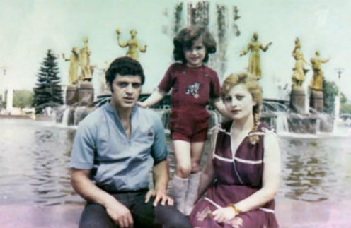 1984 год. Гурам с родителями на прогулке по ВДНХ 1984 год. Гурам с родителями на прогулке по ВДНХ