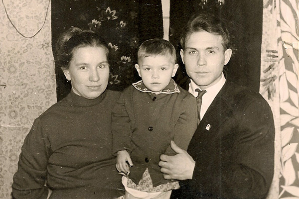 Родители Розы часто ругались друг с другом, 1963 год Родители Розы часто ругались друг с другом, 1963 год