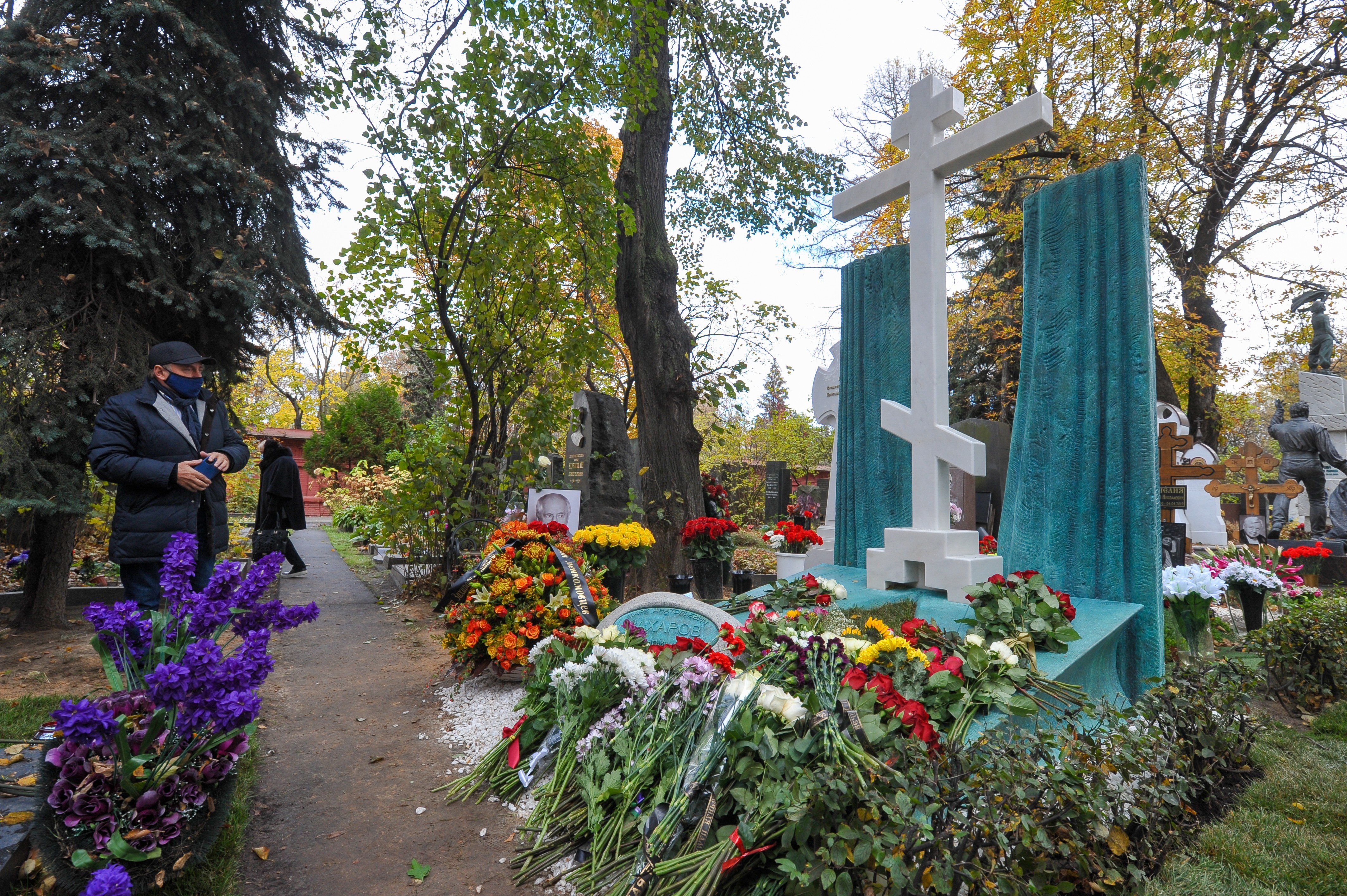 Памятник Захарову марку на Новодевичьем кладбище