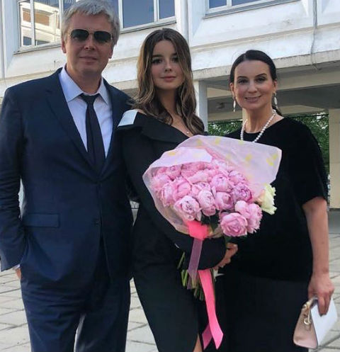 Александр и Екатерина Стриженовы с дочерью Александр и Екатерина Стриженовы с дочерью