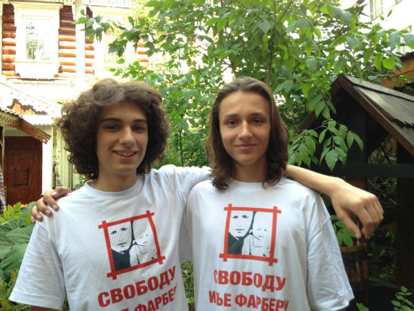 Петр Фарбер (слева) и его сводный брат Роман Валеев никого не боятся и готовы защищать отца Петр Фарбер (слева) и его сводный брат Роман Валеев никого не боятся и готовы защищать отца