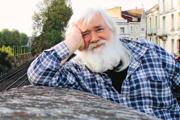 Вадим Иванович переписывается с сыном почти каждый день Вадим Иванович переписывается с сыном почти каждый день