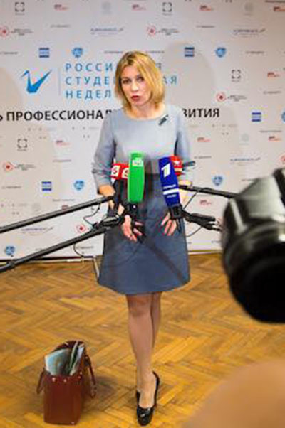Мария Захарова всегда одевается подчеркнуто элегантно Мария Захарова всегда одевается подчеркнуто элегантно