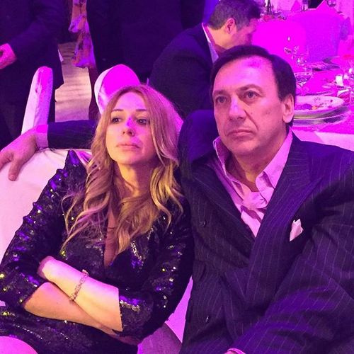 Алена Апина вместе с мужем — продюсером Александром Иратовым Алена Апина вместе с мужем — продюсером Александром Иратовым