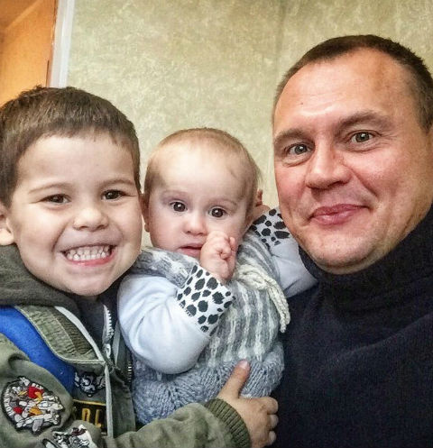 Степан Меньщиков с детьми