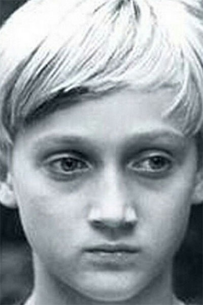 Поклонники актера утверждают, что аристократической внешностью Гоша Куценко обладал уже в раннем детстве Поклонники актера утверждают, что аристократической внешностью Гоша Куценко обладал уже в раннем детстве