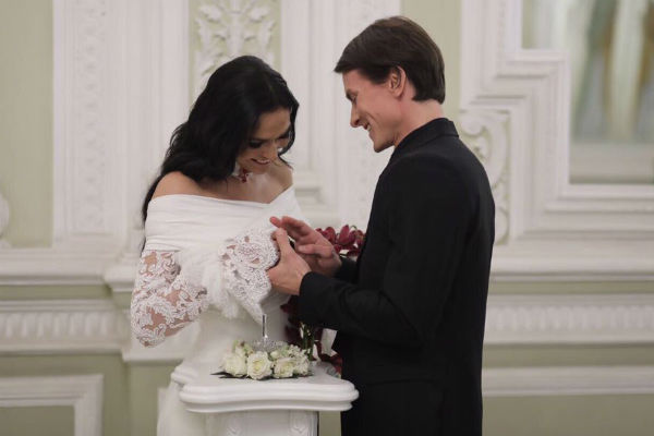 Алена и Алексей официально стали мужем и женой Алена и Алексей официально стали мужем и женой
